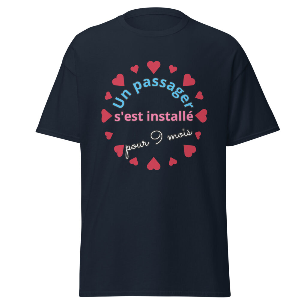 T-shirt un passager s'est installé pour 9 mois — Bleu Marine, face