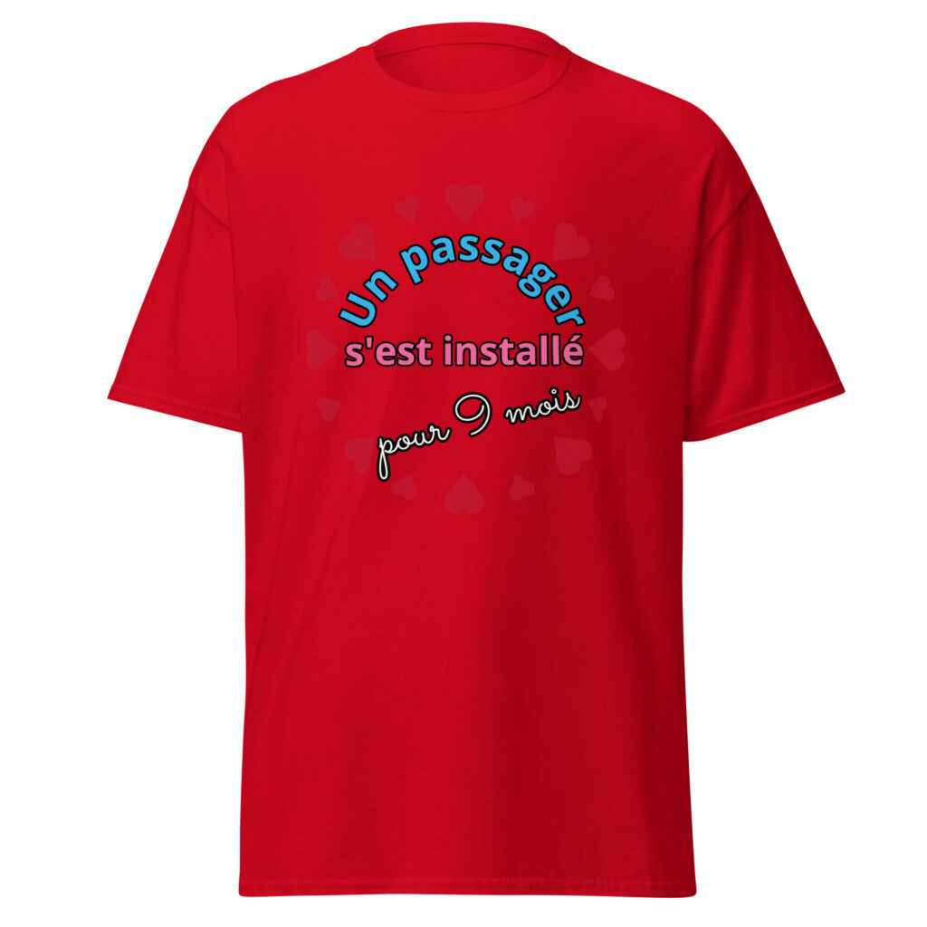 T-shirt un passager s'est installé pour 9 mois — Rouge, face