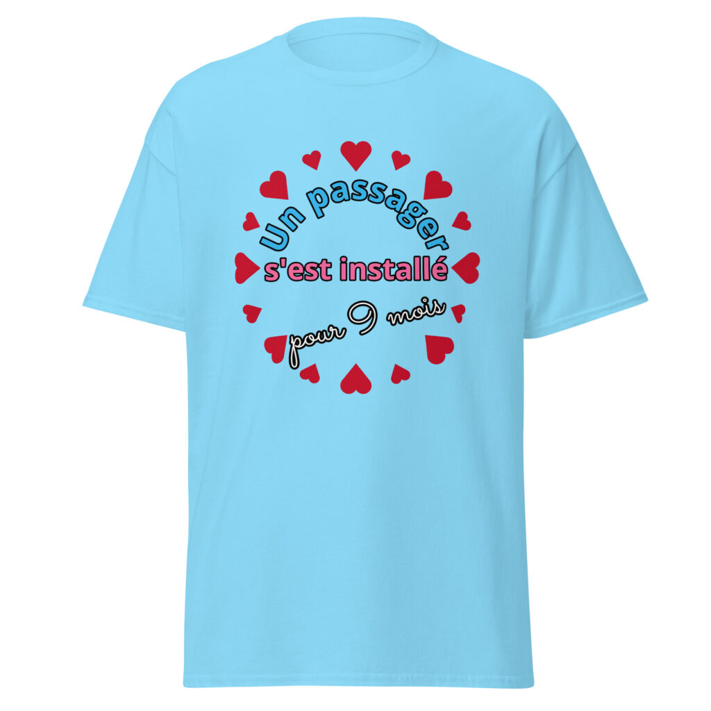 T-shirt un passager s'est installé pour 9 mois — Bleu Ciel, face